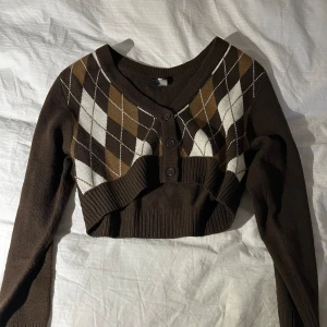 Cardigan  - Rutig cardigan, köpt på H&M. Använd 1 gång, men i perfekt skick! Storlek: S
