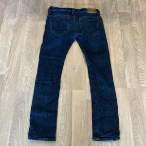 Diesel jeans - Ett par snygga diesel jeans som är 8,5/10 skick nypris på dessa är 1500 vårat pris är 299