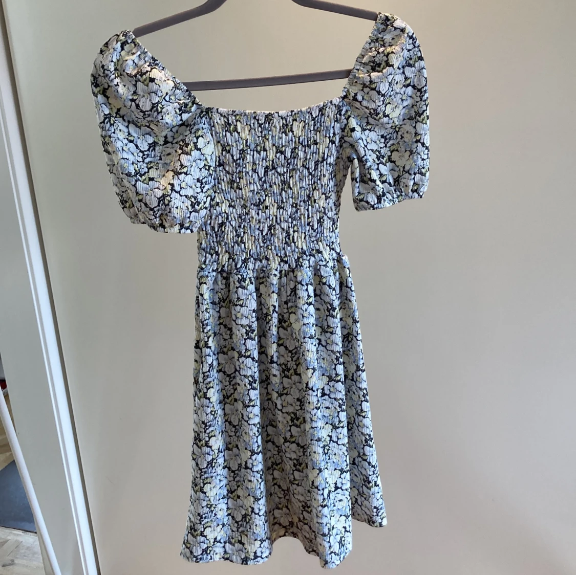 Blommig klänning - 90