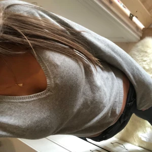 uringad tröja - jättesnygg uringad tröja💕storlek M men passar mig som brukar ha S, bra skick