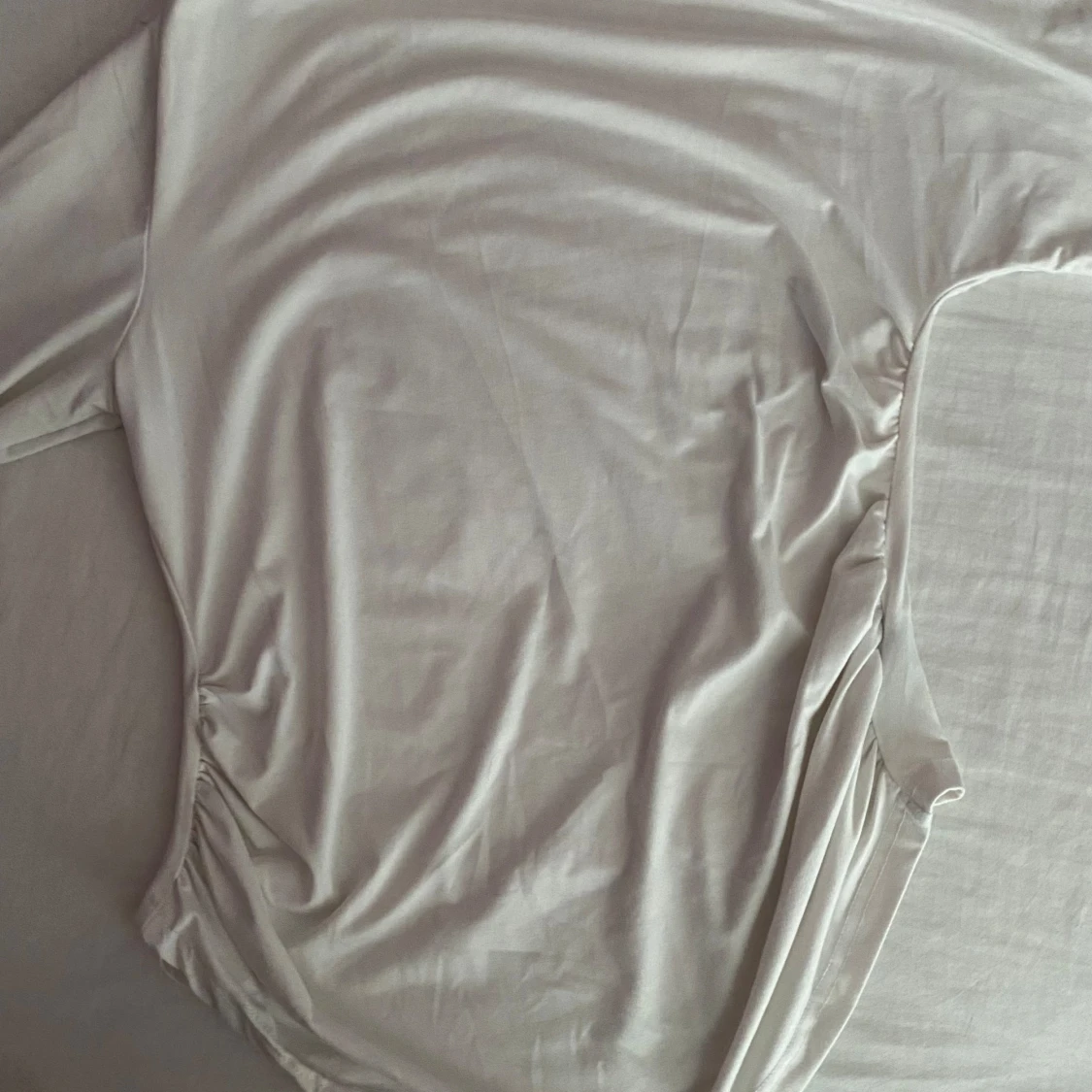 Vit långärmad klänning