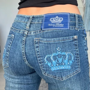 Victoria beckham jeans - Midjemått: 38cm rakt över, innerbenslängd: 82cm 💗