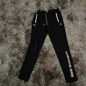 Byxor  - Det är mycket sköna byxor på bra skick storlek s