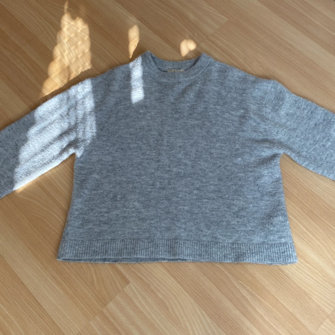 Grå stickad tröja - 91