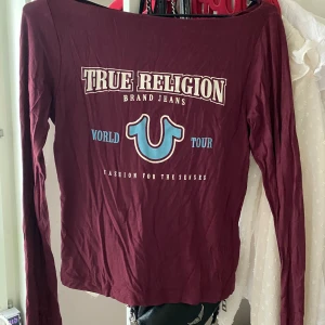 True religion - Cool tröja från true religion, köpt på urban outfitters, nypris 499 och aldrig använd💗 för fler frågor kom dm