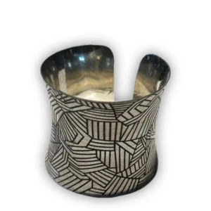 Vintage Stor Bangle  - Stor vintage bangle i silver färg   I bra skick   #00s #00sfashion #2000 #70 #70S #80 #80s #90s #Bunda #Kelnes #Marskinéliai #Pantaloni #Tricou #aesthetic #alt #alternative #archive #avantgarde #baggy #baggy. #bayonetta #biata #cargo #chiefkeef 