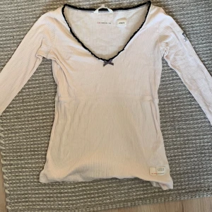 odd molly tröja  - söt odd molly top i storlek s ! Skriv privat om du har frågor över mått eller vill ha fler bilder (använd gärna köp nu) 💌