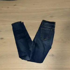 Tjenare,säljer nu min tiger of Sweden jeans i storleken  29/32 men sitter litet. Jag säljer för 200kr