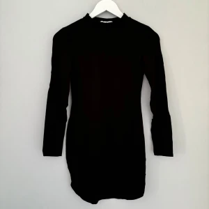 Klänning  - Långärmad klänning från NLY trend!  Storlek S!  Pris kan diskuteras!