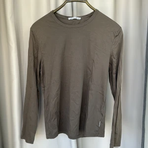 Tiger of Sweden - Long sleeve shirt, mix of grey and brown as a colour.  Size unknown, oversized S? It’s a men’s shirt. 