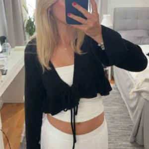 Snygg kofta - Nsygg kofta köpte från vinted. Jag har aldrig använt den💗 Den passar xs/s