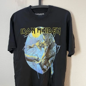 Iron Maiden tröja - oanvänd tröja från carlings  strl xxs oversized