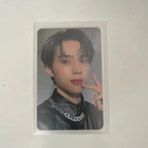kpop sunwoo photocard - sunwoo theboyz official photocard. dm för att köpa !! 40 kr + frakt (18kr)