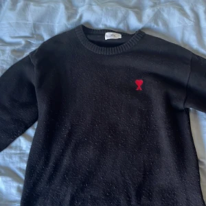 Ami tröja - Den är i väldigt bra skick och inga skador.