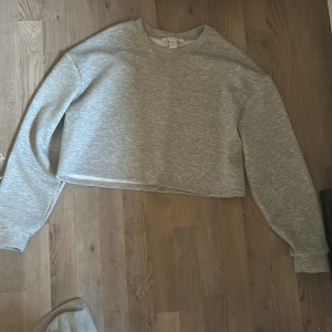 Tunn tjocktröja - Tunn och härlig tjocktröja. Aldrig använd