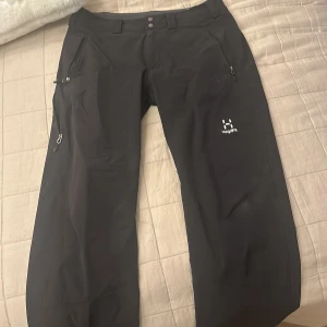 Haglöfs byxor  - Den är i perfekt skick och är väldigt bekväma. 