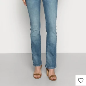 Lågmidjade jeans  - Så snygga jeans från ltb! Kom privat ifall ni vill ha bilder på eller om ni har några funderingar💓 tryck gärna på köp nu 