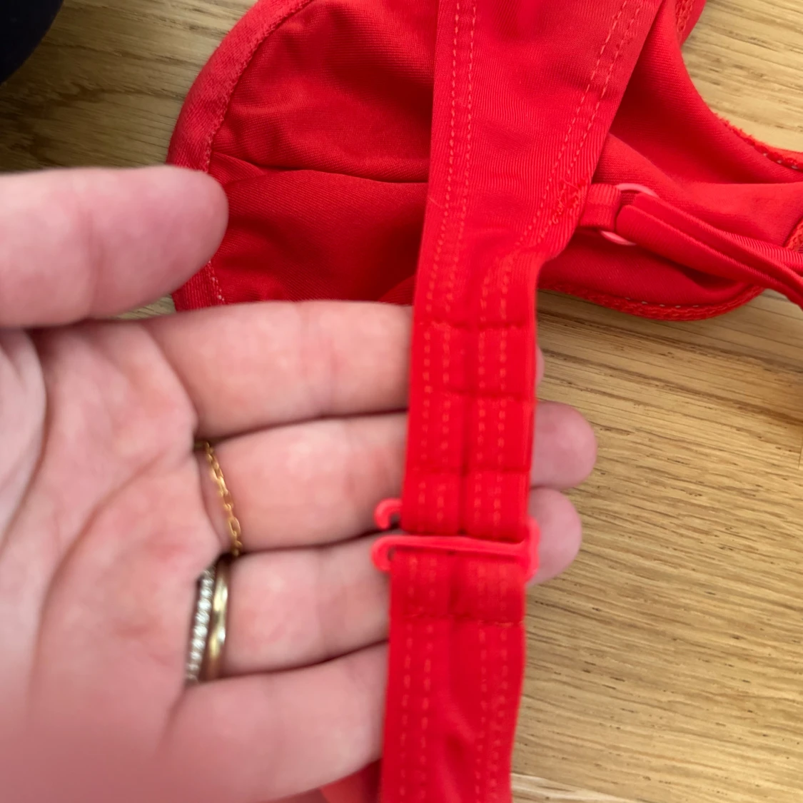 Röd bikiniöverdel - 92