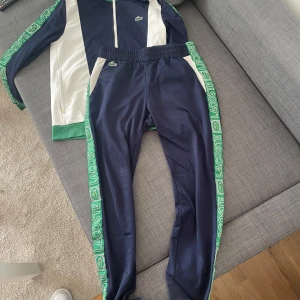 Tracksuit - Bra skick, använt men ej slitet.