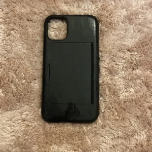 Mobilfodral - En svart Mobilfodral till iPhone 11