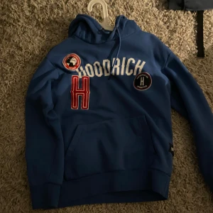 HOODRICH TRÖJA  - Säljer nu denna fina hoodien.  Mycket bra skick, inget tecken på användning. 