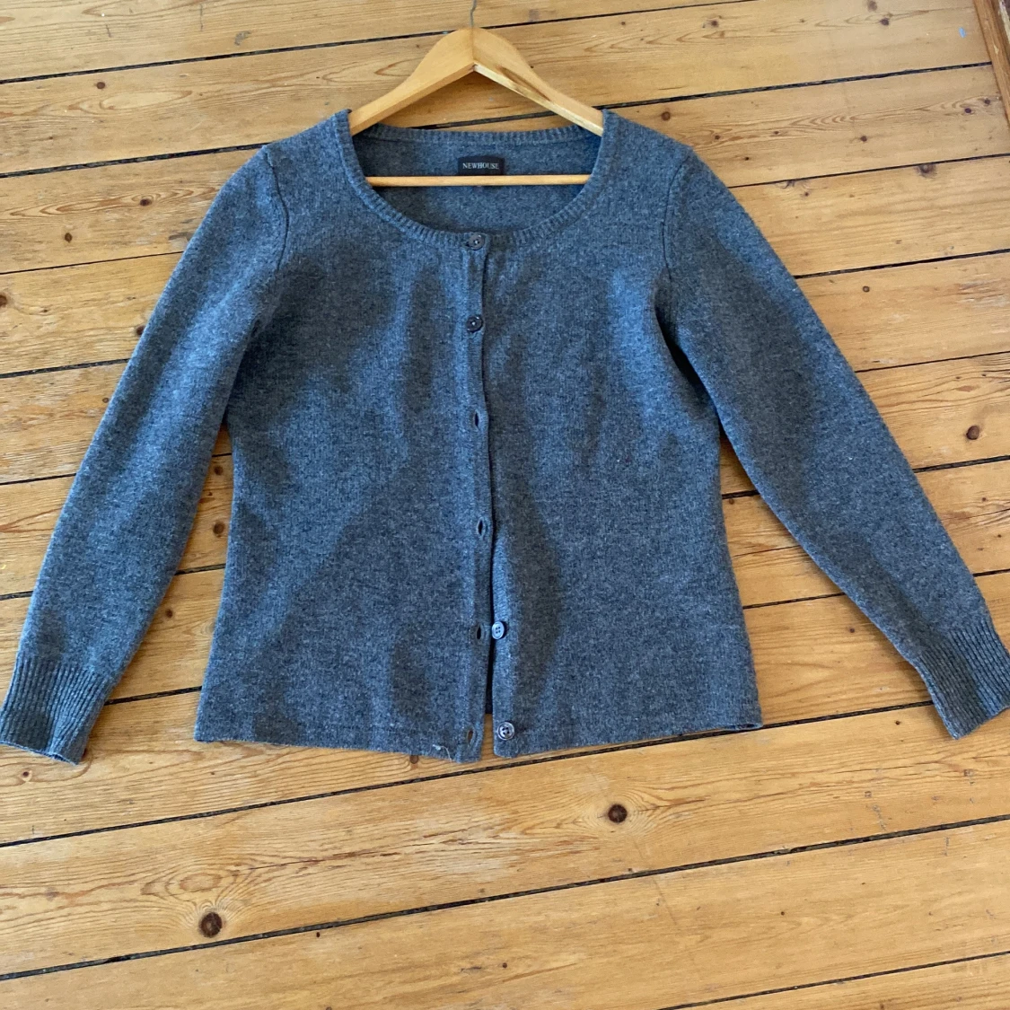 Grå stickad kofta  - 91