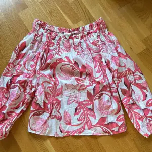 Aldrig använd offshoulder tröja från HM💕 Klicka gärna på köp nu 