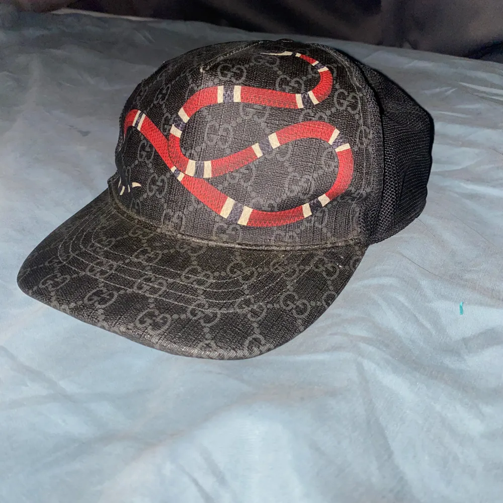 Väldigt fin och sällsynt Gucci keps Köpt för ca 3 år sedan. Asusteet.