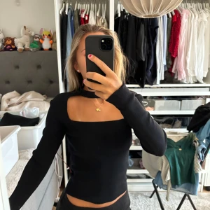 Zara tröja - Skit cool zara tröja som är i super fint skick, passar till alla tillfällen!💛