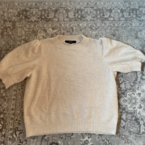 Söt stickad t-shirt - Jätte mjuk stickad t-shirt ifrån vero moda 🥰🥰