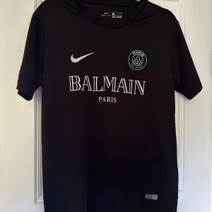 Balmain Paris t-shirt  - T-shirt strl S