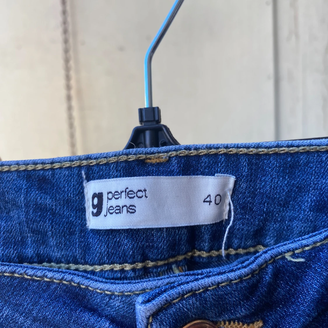Blå jeans med slitningar från Perfect Jeans - 91