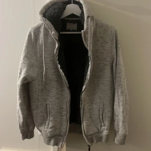 Tjocktröja med fleece  - Storlek small, primark 