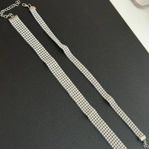 Choker halsband - Båda för 50kr