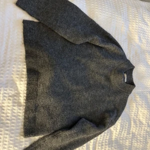 Stickad Gina Tricot  - Stickad tröja från Gina i st xs använd 2 gånger, skriv för fler bilder 