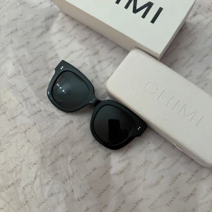 Chimi 08 - Säljer mina Chimi solglasögon i modellen 08 svarta, eftersom dom inte kommer till användning💗 solglasögonen är i nyskick! Nypris ca 1200kr. Priset är diskuterbart vid snabb affär!