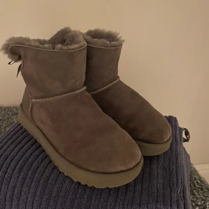Uggs  - Jättefina uggs, ser näst intill nya ut 