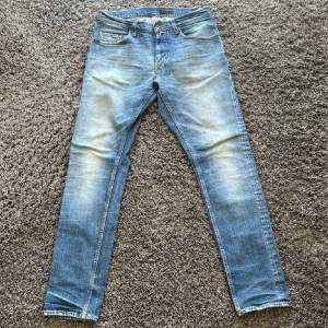 Tiger of Sweden jeans sitter slim storlek 34 grå blåa