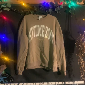 Baggy tröja - Liten fläck på framsidan annars bra skick