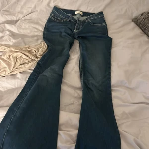 Lindex bootcut jeans - Kommer ej till användning, har sytt om själv till lågmidjade 