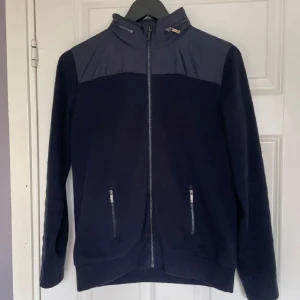 Massimo dutti cardigan  - Super fint skick och väldigt varsamt använd. Hör av er om ni har frågor!!