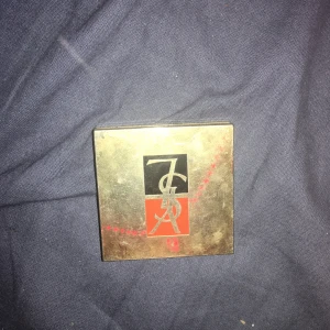 Ysl eyeshadow  - Old ysl eyeshadow (rare) I found it in my room but I’m gonna sell it,lots freebies with this cause i don’t think someone is actually gonna buy this !❤️💋💕💕💕