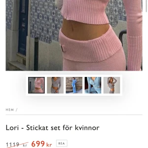 Stickat set - Ett perfekt set nu inför hösten🍂 jag säljer denna eftersom den nästan aldrig kommit till användning, den är använd 1-2 gånger. Har inga fel och köparen står för frakten 🫶🏼 Vill man hämta så går det i Helsingborg 📍