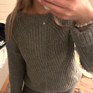 Grå stickad tröja  - Fint skick 💗