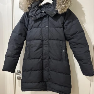 Vinterjacka - Använd en vinter, kommer vara nytvättad vid leverans