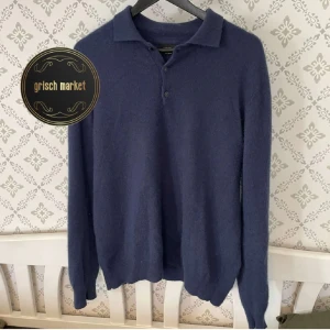 100% cashmere tröja  - En fet 100% kashmir tröja från märket Yorn | den är i mycket bra skick, 9,510, | storleken på taggen är 54 men Kashmir krymper så den sitter som en M | modellen är 180cm och den sitter bra på han | nypris runt 2000, priset är inte hugget i sten! |