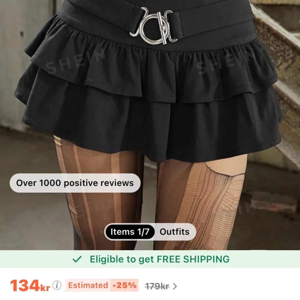 Svart kort miniskirt från SHEIN.🖤 Använt 1 gång Passar och sitter fint. Tyg material  . Kjolar.