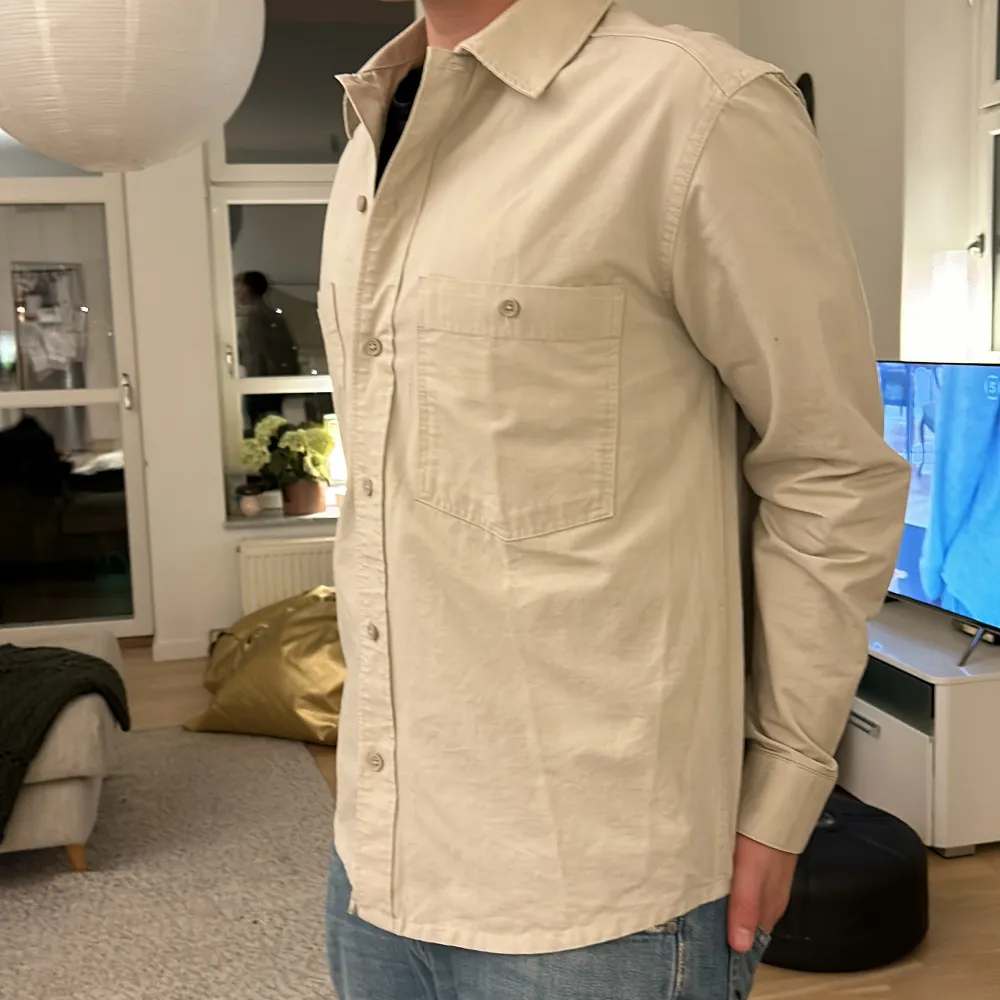  Stilren höst overshirt 100% Cotton. Från Only and sons. Står XS men passar definitivt upp till medium  . Tröjor & Koftor.