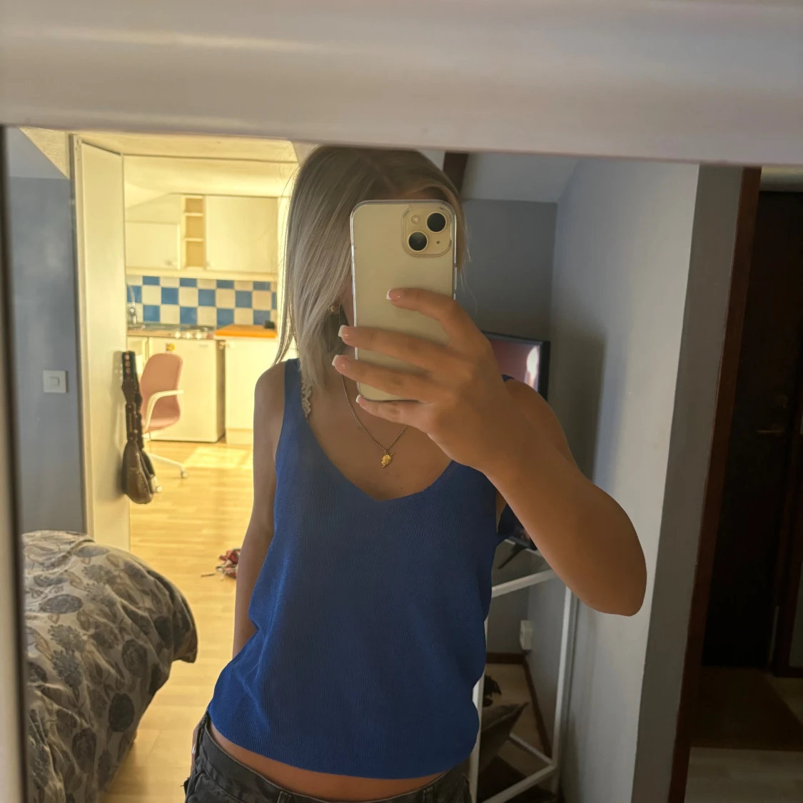 Glittrig blått linne