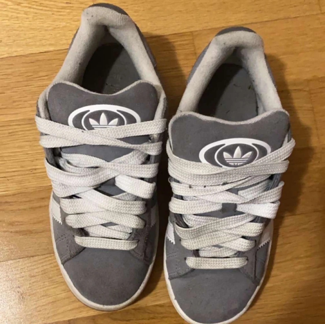 Grå Adidas Campus sneakers - 1